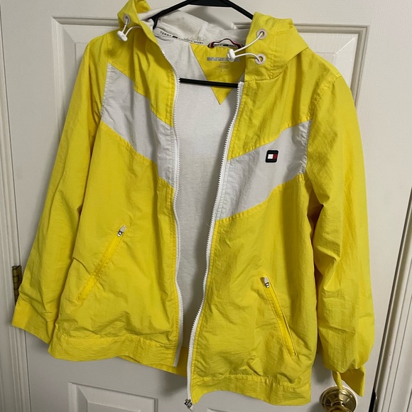 Tommy Hilfiger wind breaker yellow - Picture 9 of 10